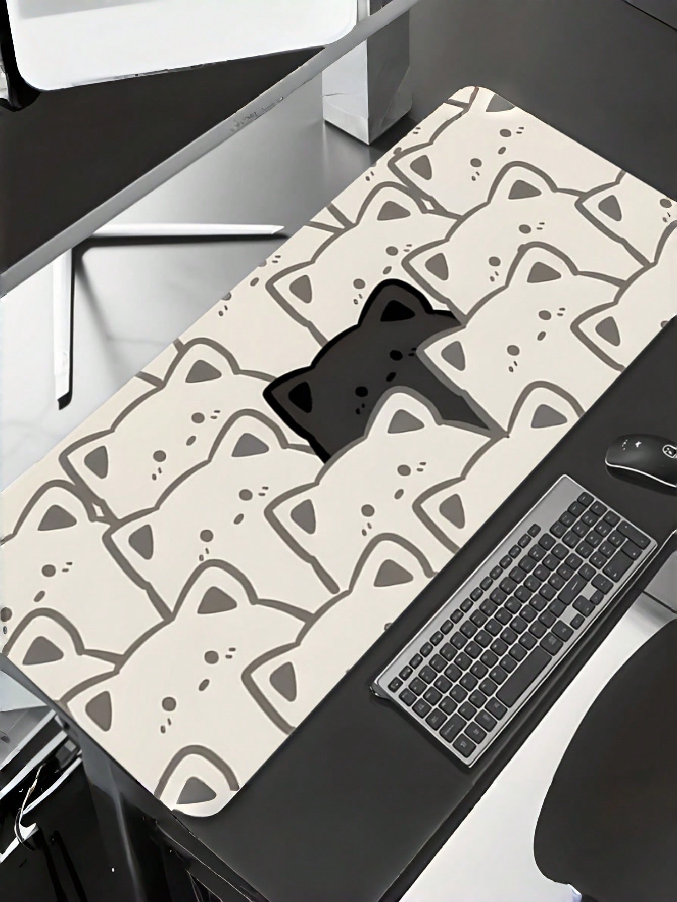 1 buah alas mouse berbentuk wa - Desk Setup Black And White ulasan dan harga